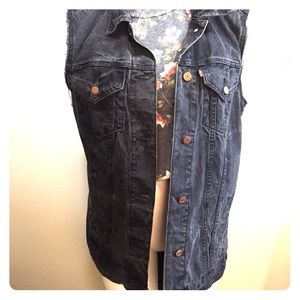 **BOGO** Long Levi’s Vest grey